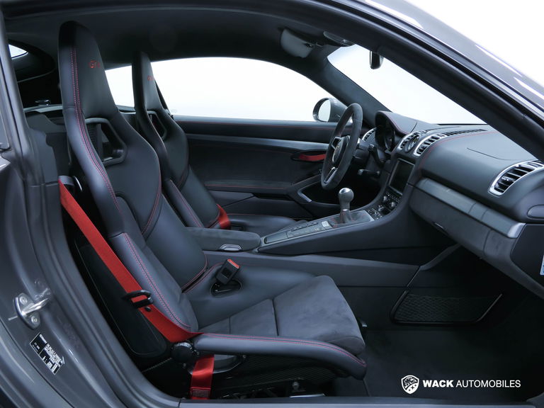 Porsche 981 Cayman GT4