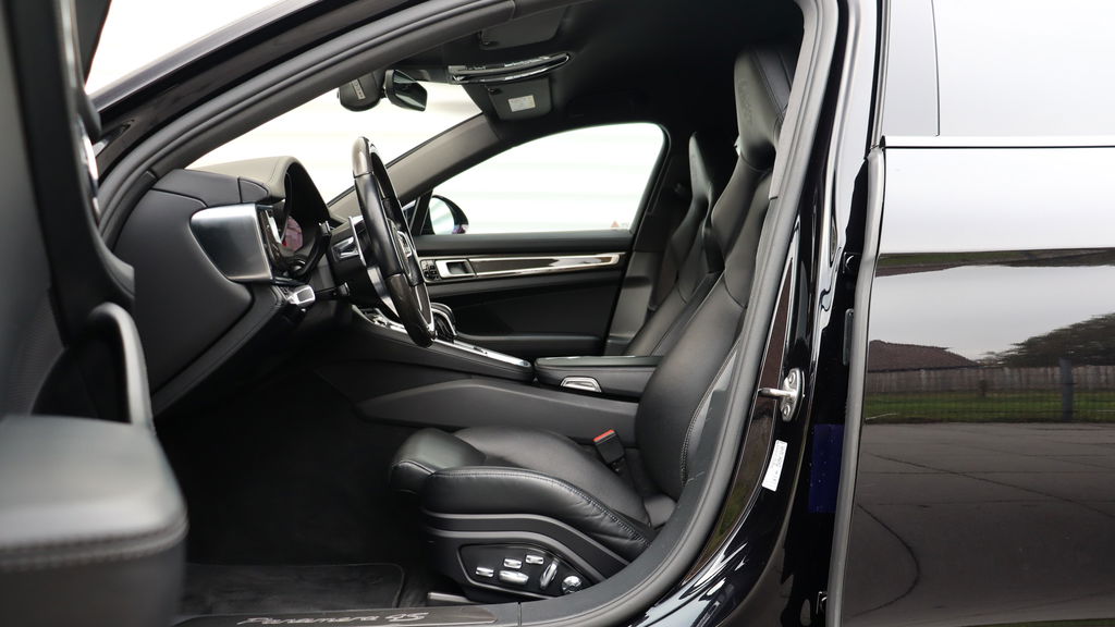 Porsche Panamera 4S