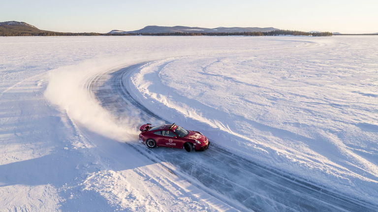 Lapland Ice Driving – Driften im 911 GT3 mit bis zu 200 km/h!