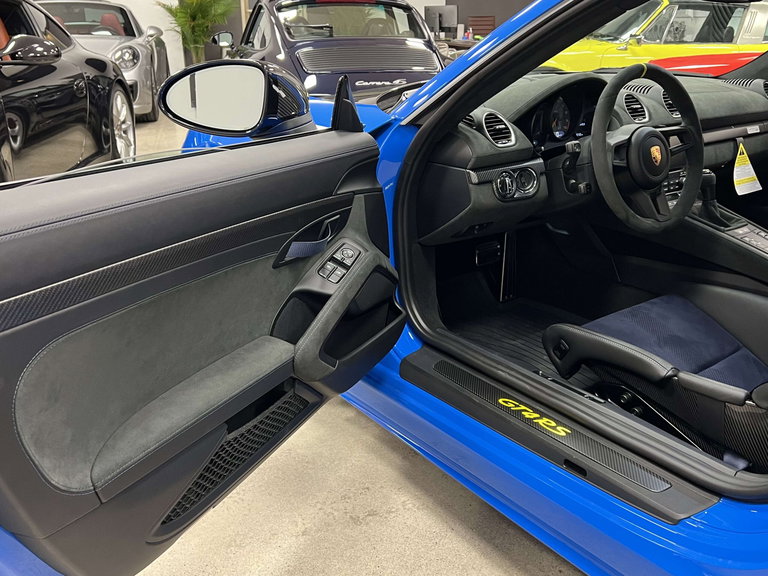 Porsche 718 Cayman GT4 RS