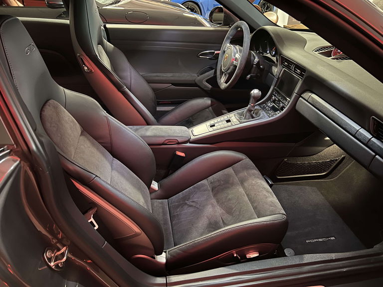 Porsche 991 Carrera GTS