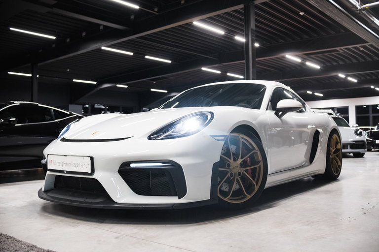 Porsche 718 Cayman GT4