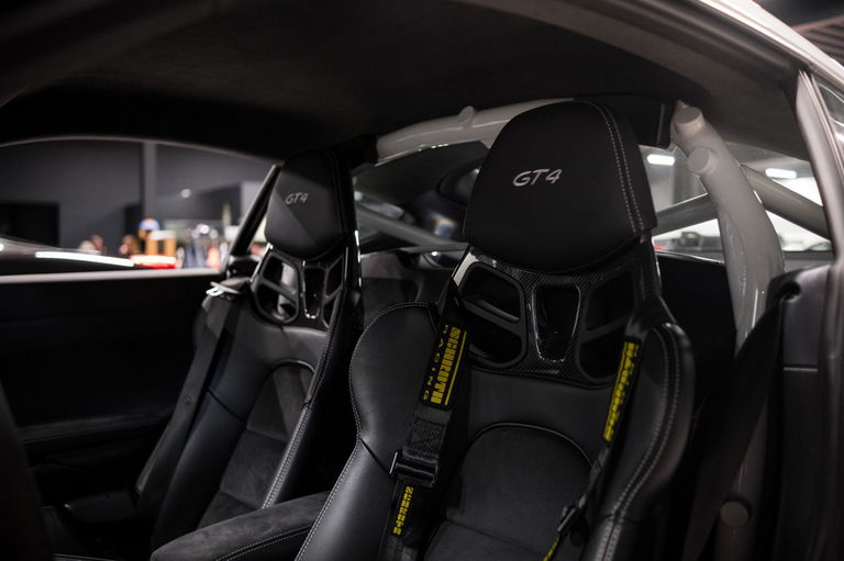 Porsche 718 Cayman GT4