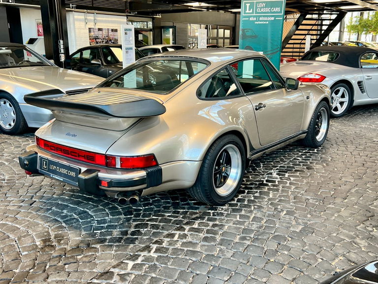 Porsche 911 Turbo 3.3