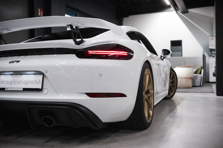 Porsche 718 Cayman GT4