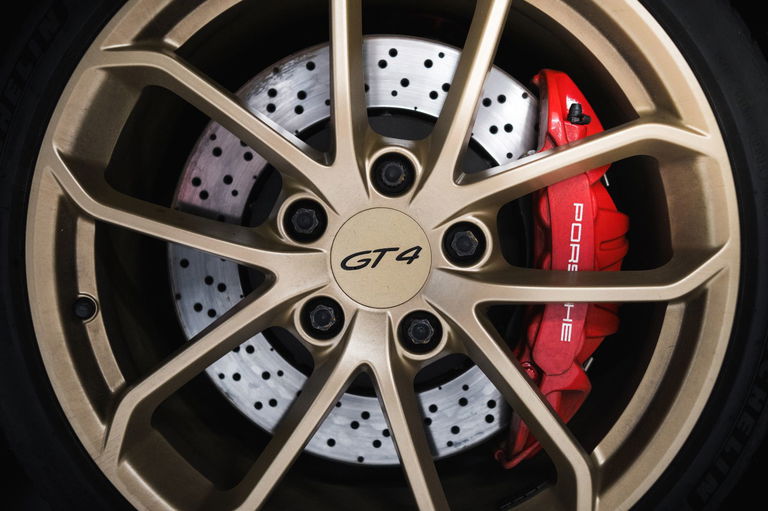 Porsche 718 Cayman GT4