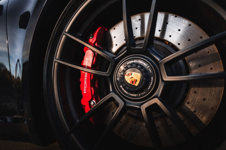 Porsche 992 Carrera 4 GTS