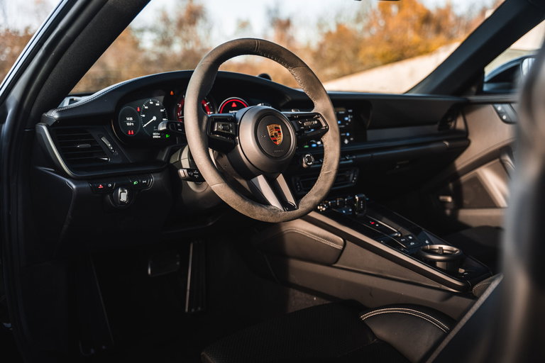 Porsche 992 Carrera 4 GTS