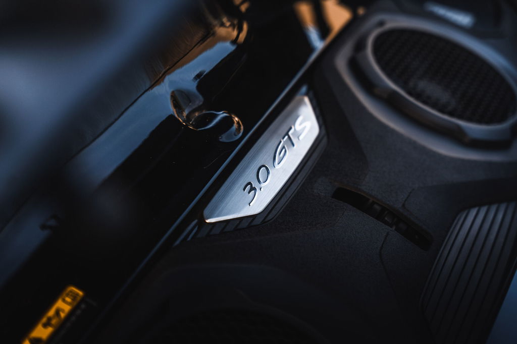 Porsche 992 Carrera 4 GTS