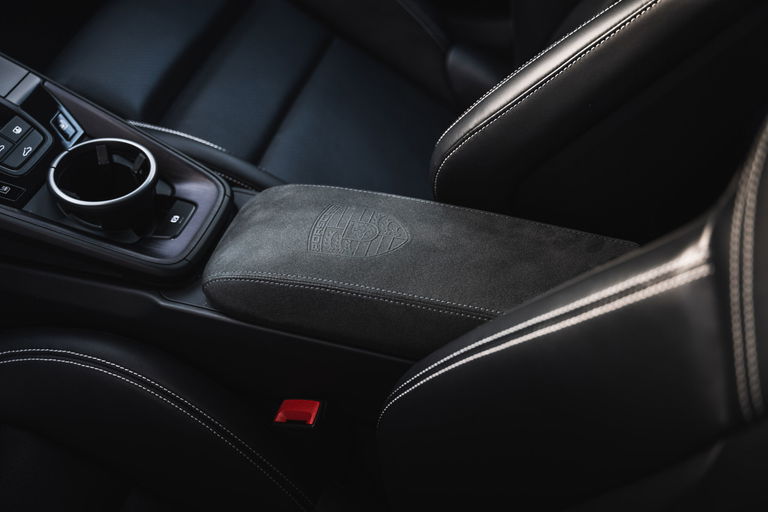 Porsche 992 Carrera 4 GTS