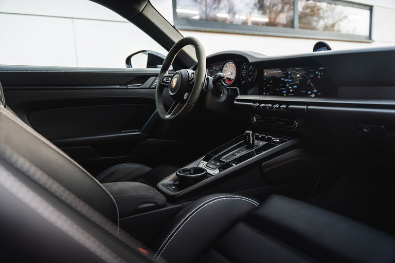 Porsche 992 Carrera 4 GTS