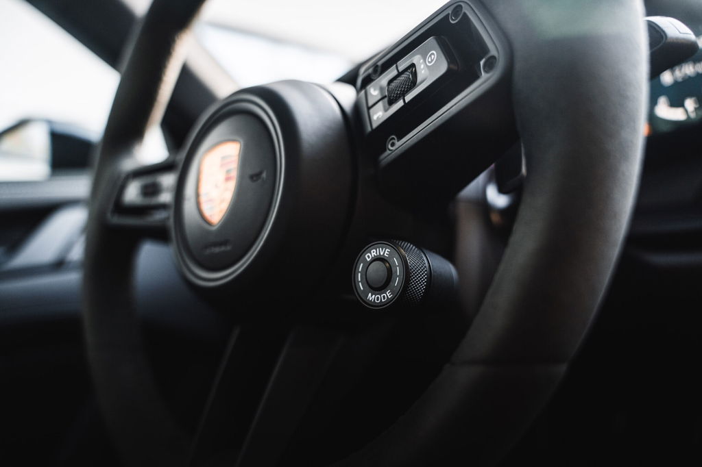 Porsche 992 Carrera 4 GTS