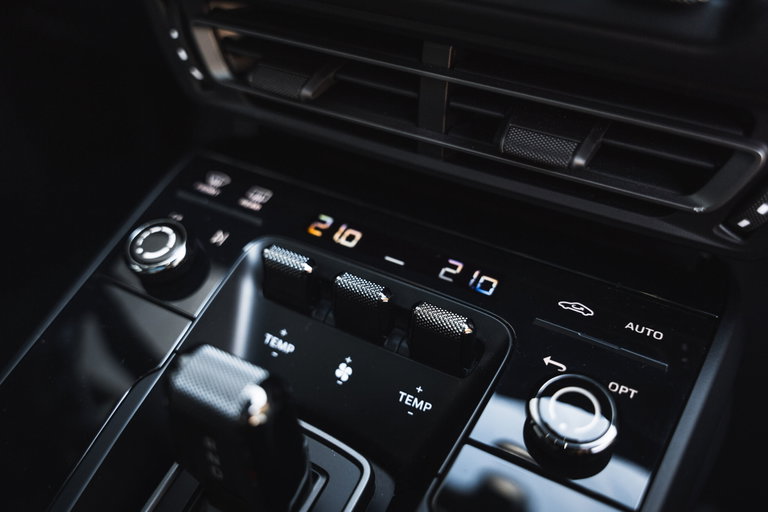 Porsche 992 Carrera 4 GTS