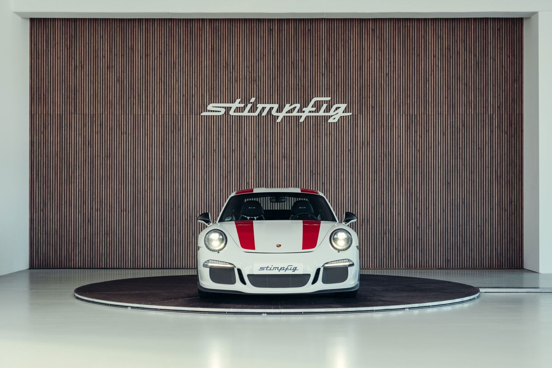 1/43 Porsche 911 R 2016MY ホワイト&レッドストライプ Porsche 911 R 2016 - elferspot.com - Marketplace for Porsche