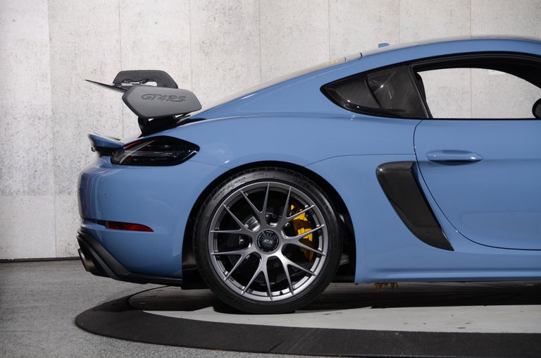 Porsche 718 Cayman GT4 RS