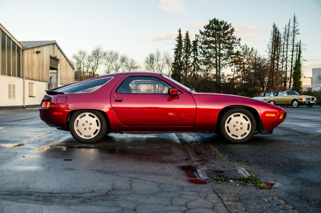 Porsche 928