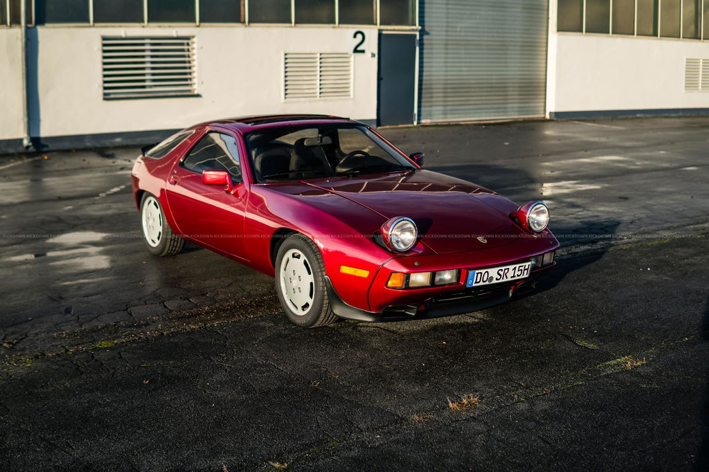 Porsche 928