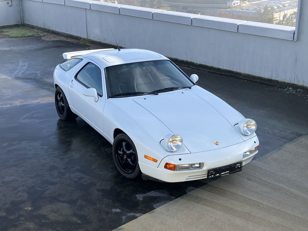 Porsche 928 GTS