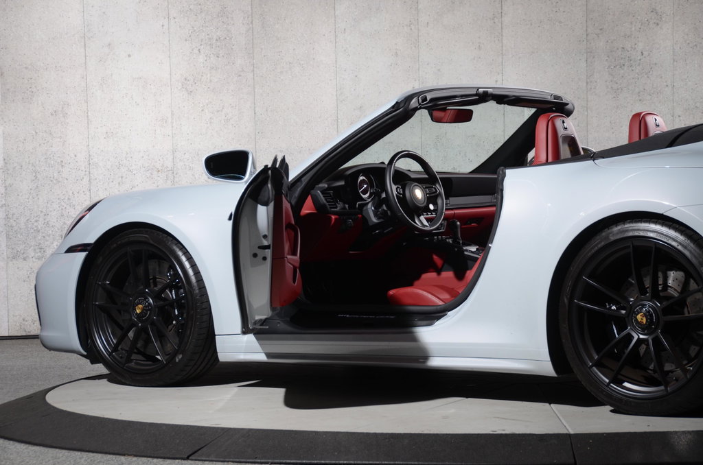 Porsche 992 Carrera GTS