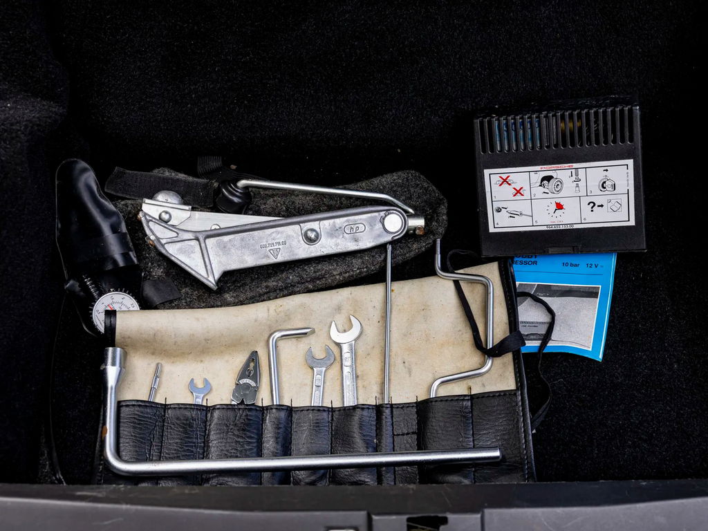 Porsche 964 Carrera 2 Speedster