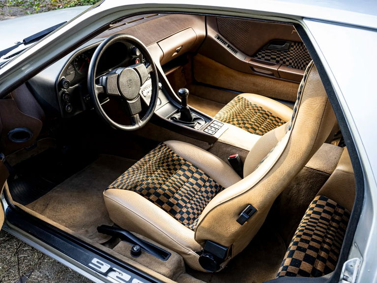 Porsche 928