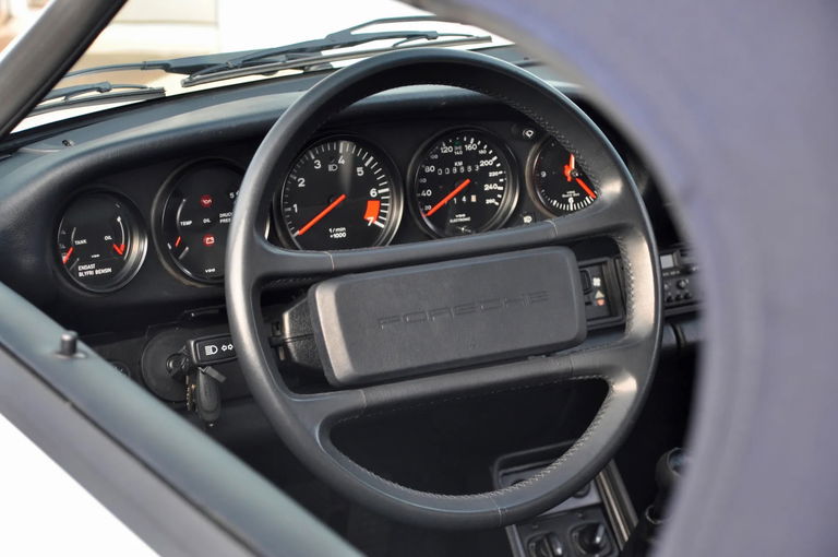 Porsche 911 Carrera 3.2 Speedster