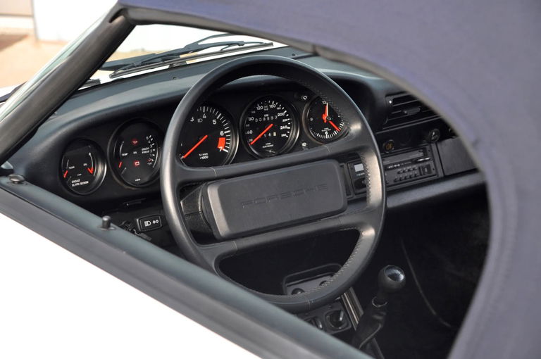 Porsche 911 Carrera 3.2 Speedster