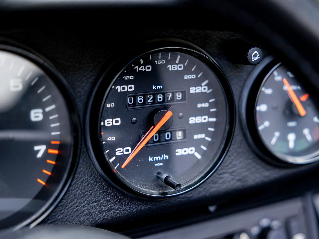 Porsche 964 Carrera 2 Speedster