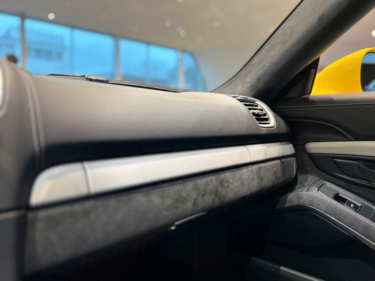 Porsche 981 Cayman GT4