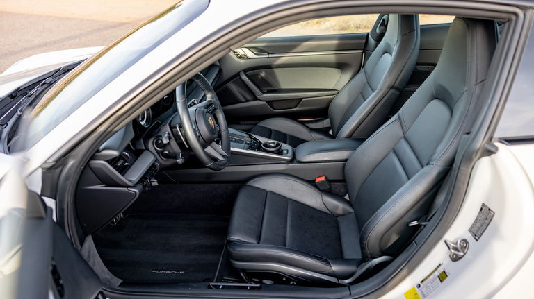 Porsche 992 Carrera 4S