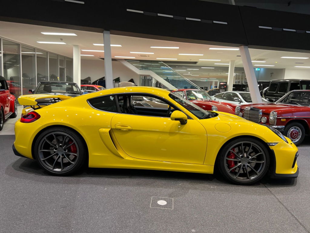 Porsche 981 Cayman GT4