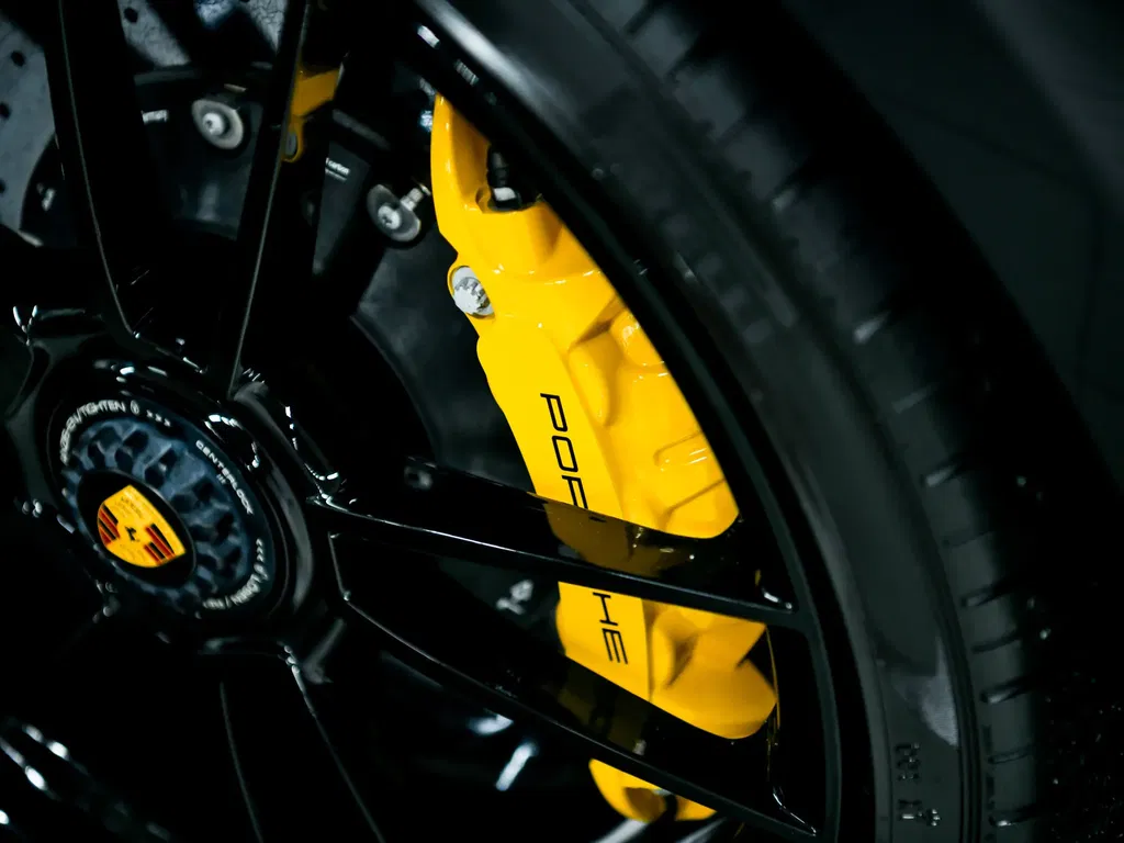 Porsche 992 Carrera 4 GTS