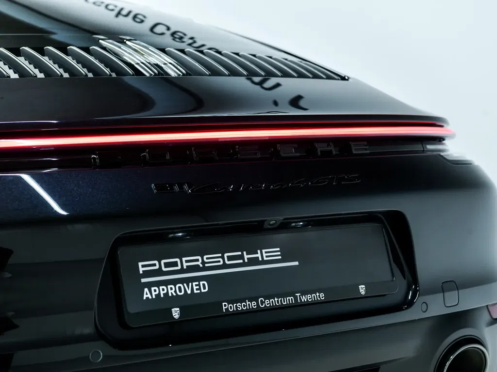 Porsche 992 Carrera 4 GTS