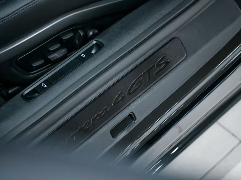 Porsche 992 Carrera 4 GTS