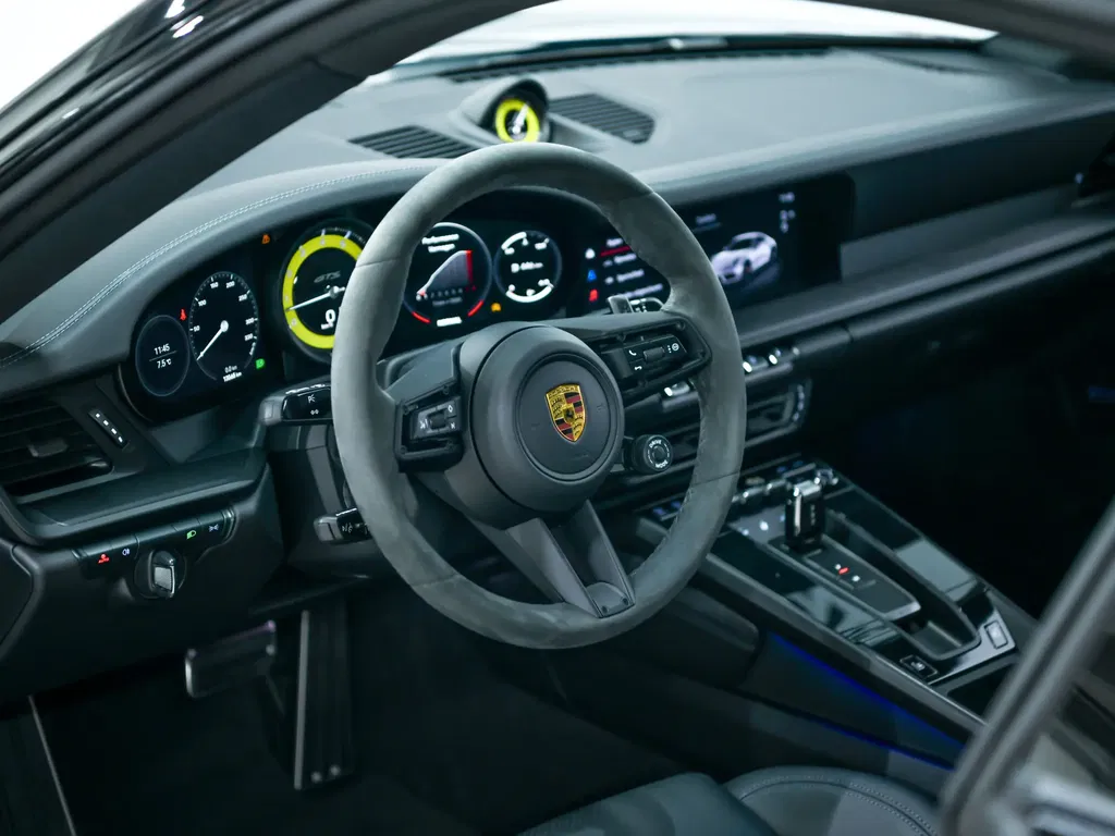 Porsche 992 Carrera 4 GTS