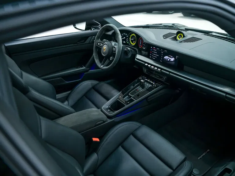 Porsche 992 Carrera 4 GTS