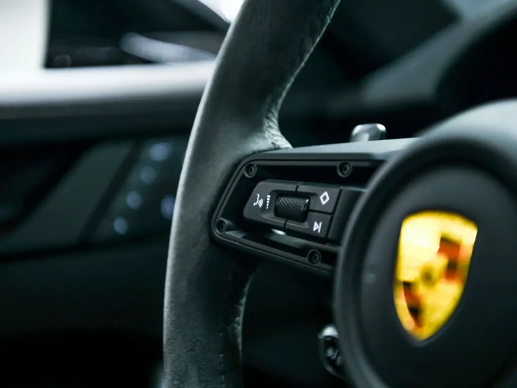 Porsche 992 Carrera 4 GTS