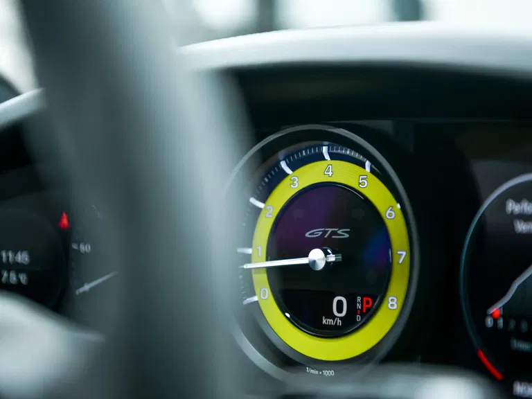 Porsche 992 Carrera 4 GTS