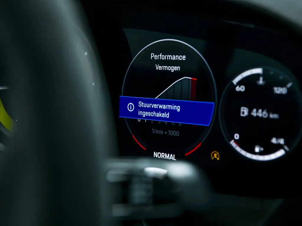 Porsche 992 Carrera 4 GTS