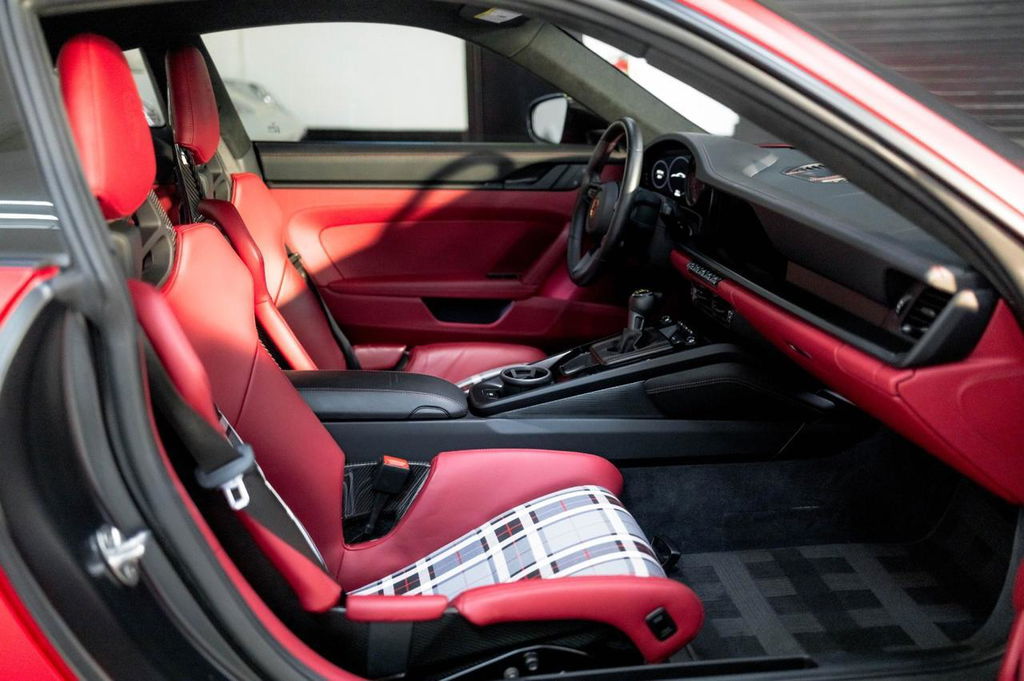 Porsche 992 GT3 Touring