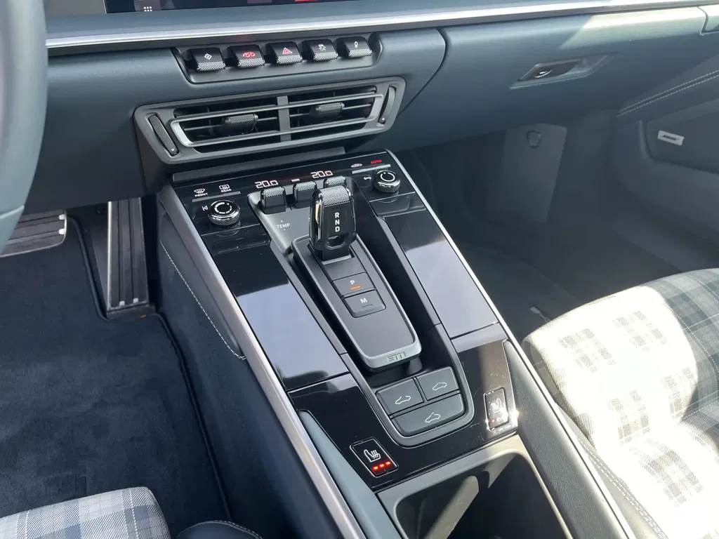 Porsche 992 Carrera 4S