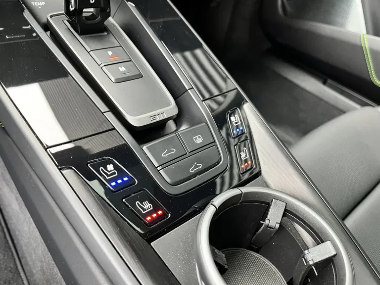 Porsche 992 Carrera 4 GTS