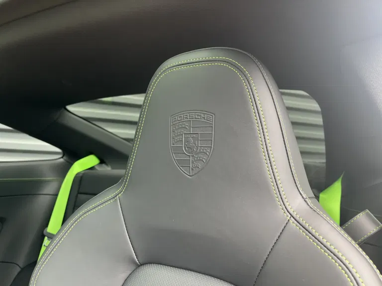 Porsche 992 Carrera 4 GTS