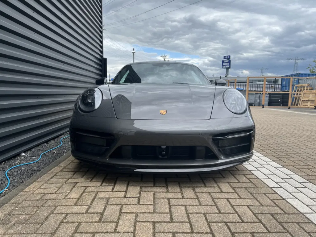 Porsche 992 Carrera 4 GTS