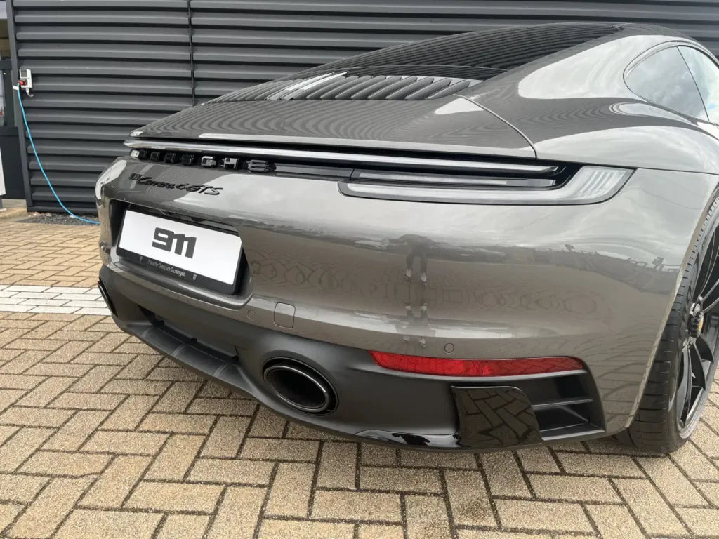 Porsche 992 Carrera 4 GTS