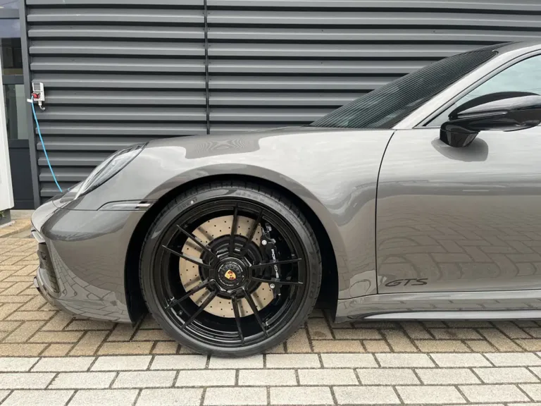 Porsche 992 Carrera 4 GTS