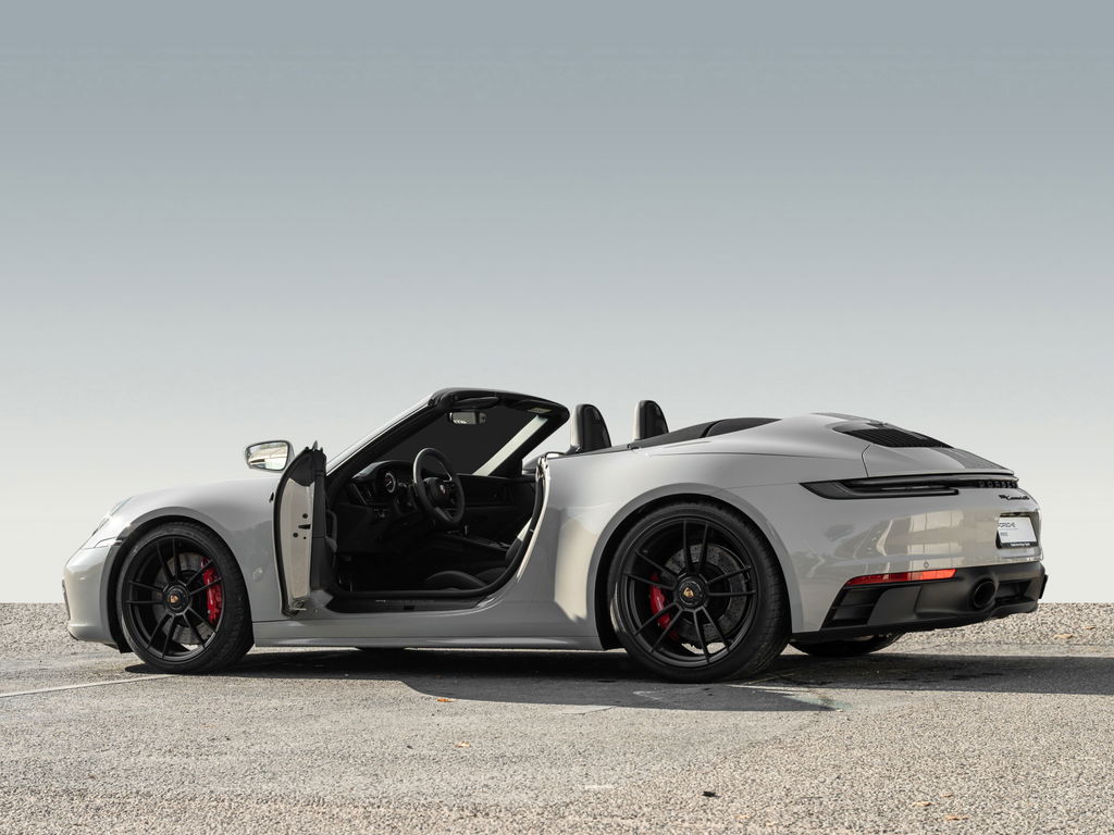 Porsche 992 Carrera 4 GTS