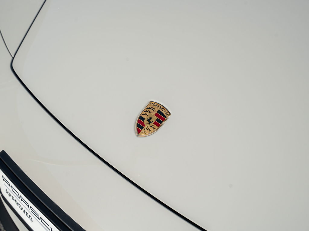 Porsche 992 Carrera 4 GTS