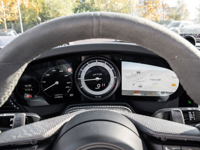 Porsche 992 Carrera 4 GTS