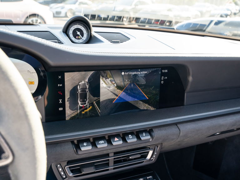 Porsche 992 Carrera 4 GTS